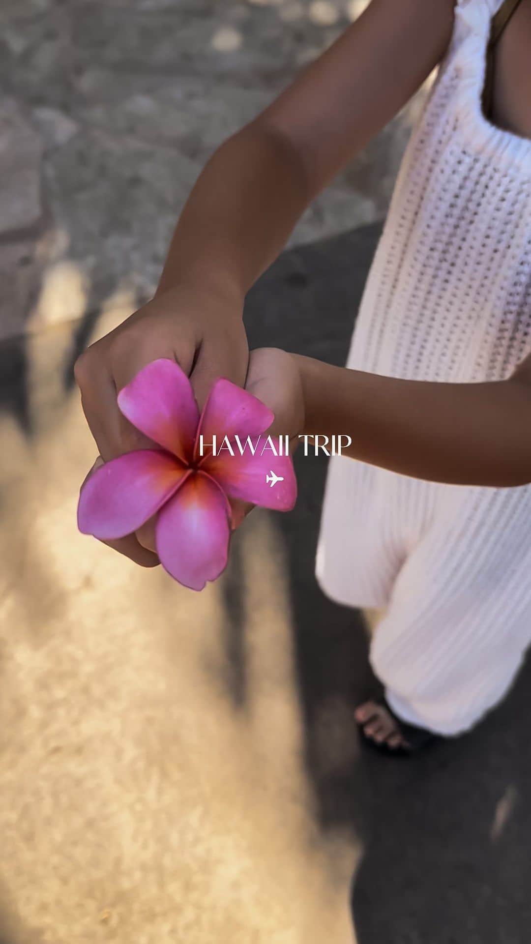 MOYAのインスタグラム：「Hawaii♡ あっという間に毎日が過ぎていったけど たくさんリフレッシュできたよ🫡✨  またすぐ行けるように お仕事頑張りましょっと🌴🫡💞  #ハワイ #hawaii #家族旅行 #ハワイ旅行  #子連れハワイ」