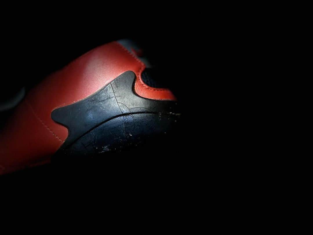 Sneaker At Randomさんのインスタグラム写真 - (Sneaker At RandomInstagram)「NIKE エアフットスケープ  アッパーのヒールパーツは、 レザーで補修し、 剥がれてしまった ソールは再接着しました。  ご依頼ありがとうございました。  #sneakeratrandom#スニーカーアトランダム#junkyard#ジャンクヤード#sneaker#スニーカー#スニーカー修理#スニーカーカスタム#市川#本八幡#梅田#阪神梅田本店#心斎橋#高円寺#angeluspaint#アンジェラスペイント#arata#アラタ #nike #nikefootscape #sacai #sacainike」6月29日 19時37分 - sneaker_at_random