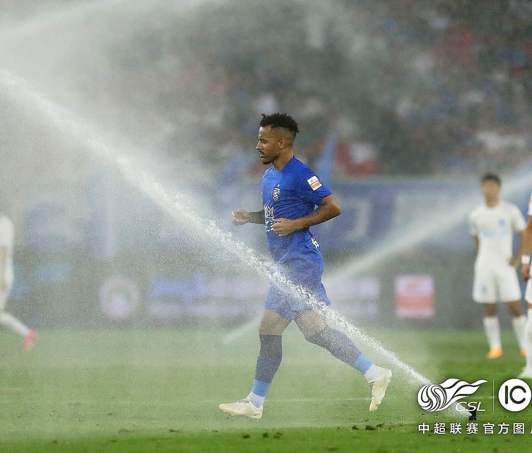 アデミウソン・ブラガ・ビスポ・ジュニオールのインスタグラム：「Obrigado a todos que vieram ao estádio ontem nos apoiar, não foi o resultados que gostaríamos, mas contamos com vocês para os próximos jogos. #ComeOnWuhan 🔵⚪️」