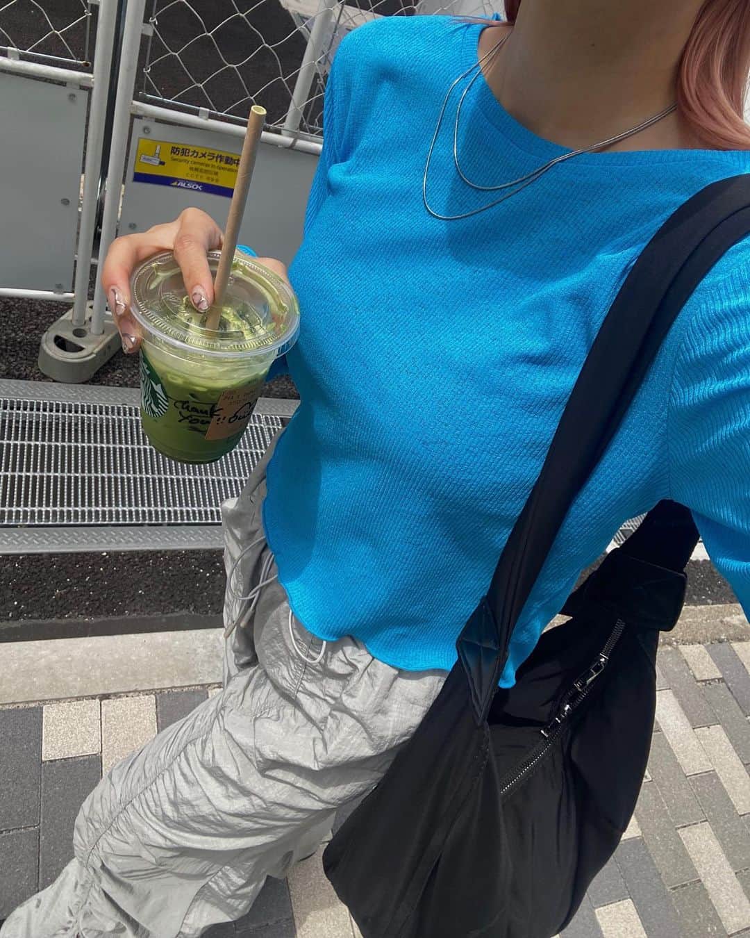 室原彩夏のインスタグラム：「ㅤㅤㅤㅤㅤㅤㅤㅤㅤㅤㅤㅤㅤ スタバの新作ﾏｯﾁｬ美味しかった🥵💖 最近あついのに会社と電車さむくてﾑﾘ この時期は風邪ひかないようにしなきゃね！🗣️ ㅤㅤㅤㅤㅤㅤㅤㅤㅤㅤㅤㅤㅤㅤㅤㅤㅤㅤㅤㅤㅤㅤㅤㅤㅤㅤ 汗もかくからネックレスで首荒れちゃう時期きたけどこれだけは無敵💖 @cene_316l  ㅤㅤㅤㅤㅤㅤㅤㅤㅤㅤㅤㅤㅤ  #敵は季節の変わり目」