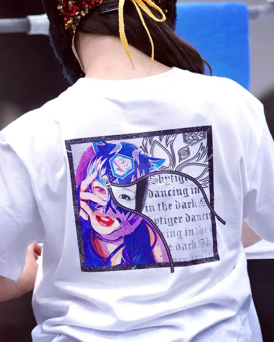 スターライト・キッドさんのインスタグラム写真 - (スターライト・キッドInstagram)「7月2日横浜武道館から出る 『スターライト・キッド Two Face Tシャツ』  デザイン考えてたらふとチャックと素顔が思い浮かんじゃって…🤔 マスクウーマン前代未聞の1部素顔出しちゃうデザイン笑笑  ま、これも私にしか出せないTシャツよな〜🐯🖤  夏っぽく久々に白Tにした！！  #SLK #スターライトキッド #スターダム #STARDOM #OEDotai #大江戸隊 #女子プロレス」6月29日 19時41分 - stardom_starlightkid