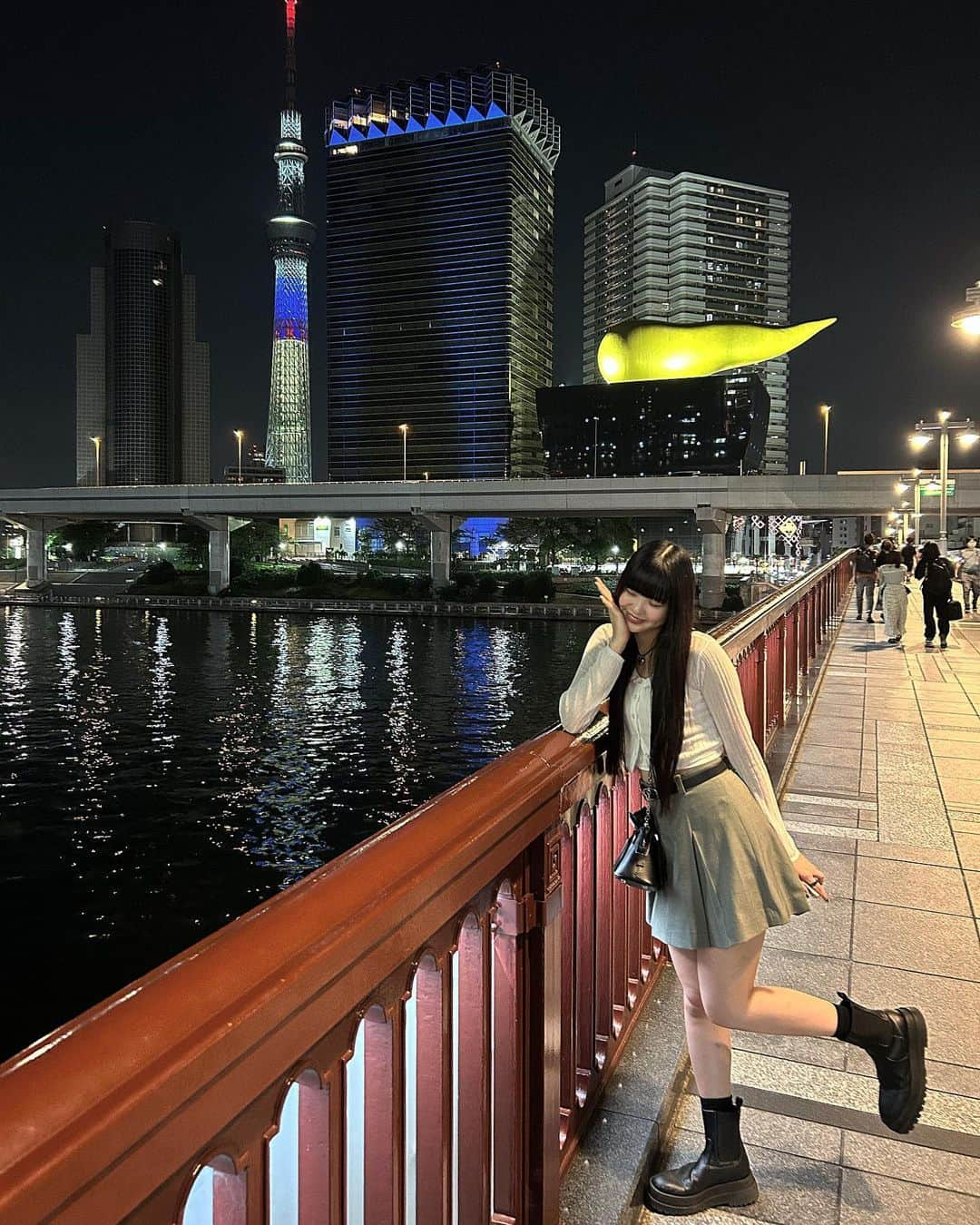 きりざきまいのインスタグラム：「🌙 Tops @grl_official  Skirt @sly_official  Boots @laguagem  Bag @maisonmargiela」