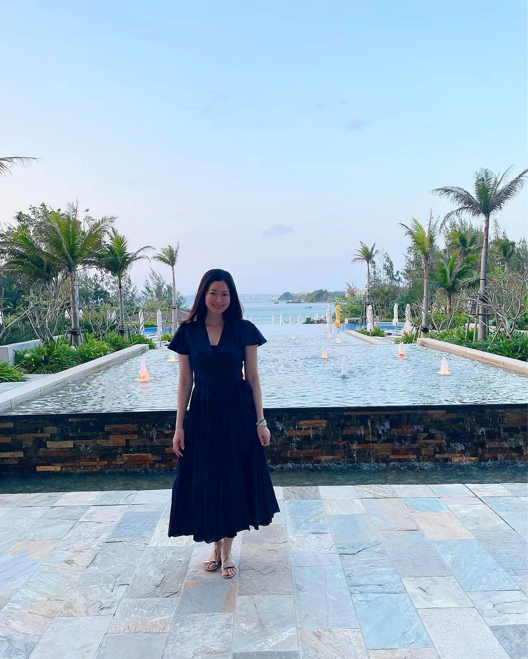 藤本恵理子さんのインスタグラム写真 - (藤本恵理子Instagram)「The other day, we went to Okinawa and stayed our favorite hotel.Just chilled out and I felt really refreshed.  少し前に沖縄へ。 息子も歩き回りはじめたので長時間の飛行機はしばらくおあずけです。  なんだかんだ毎年来ている沖縄。 子供たちも毎日ビーチにプールにブッフェに楽しそうでした。  forte_forteのワンピは174cmの私でもマキシ丈になって嬉しい。 旅行のときはかさばらないように基本フラットサンダル。  #travel #okinawa #halekulani #halekulaniokinawa #instatravel #japan #japantravel #family #beach #pool #沖縄　#旅行　#ハレクラニ沖縄  #ハレクラニ　#家族旅行 #子連れ旅行 #ビーチ　#プール」6月29日 19時52分 - eriko_fujimoto_0802