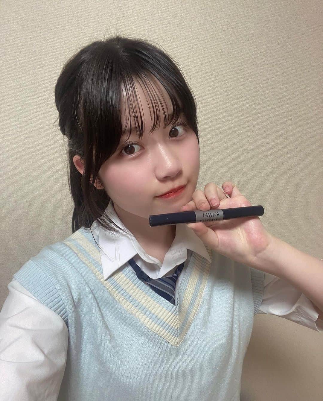 河村果歩のインスタグラム：「🌈🍒  明日(6/30)発売！ ニコラ8月号付録は ｢レピピアルマリオ×カイラコラボ W カラーマスカラ｣です💓  どちらの色も使いやすく、可愛い~💞 2色セットで持ち運びもラクチン~  ニコラ8月号、お楽しみに⸜( ' ' )⸝🤍  #ニコラ #nicola #ニコモ #ニコラ 8 月号 #レピピアルマリオ #repipiarmario #W カラーマスカラ #マスカラ」