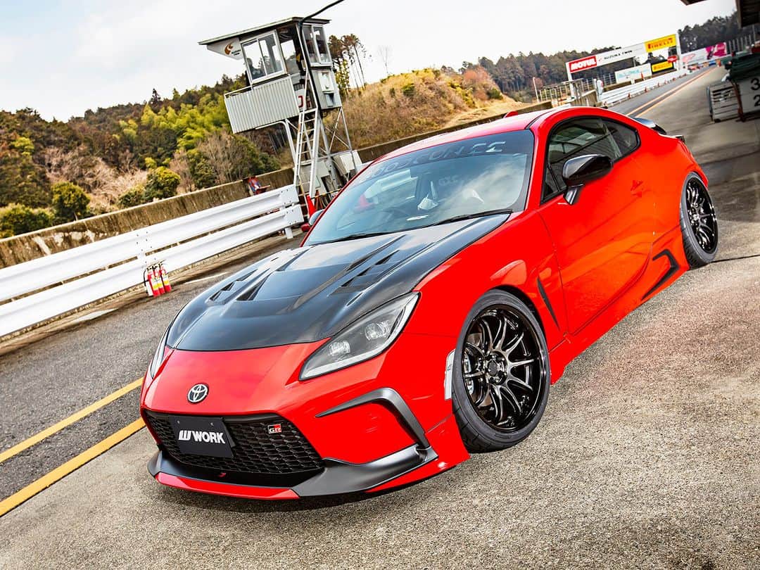 WORKさんのインスタグラム写真 - (WORKInstagram)「The popular WORK EMOTION ZR10 2P wheel is the best match for new GR86 & BRZ! The 2 piece construction offers a wide variety of specs and colors combinations, so you can enjoy your own original style! The more you customize, the more you will love your car!  #work #workwheelsjapan」6月29日 20時00分 - workwheelsjapan