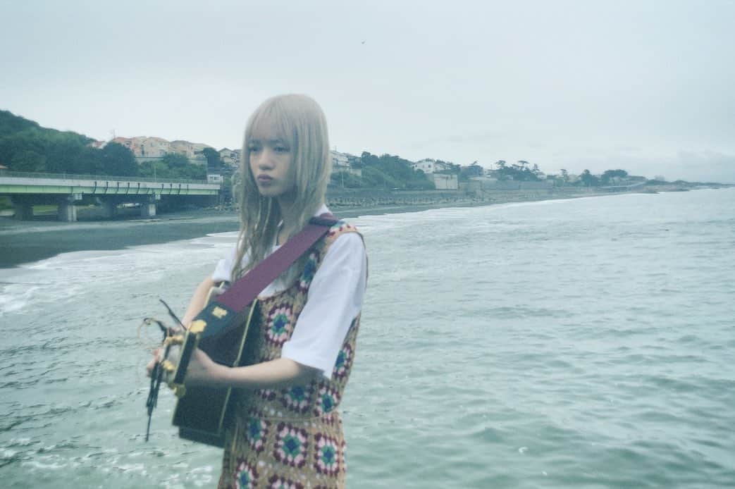 mihoro*のインスタグラム：「3  1. 大人にならなくてもMV 2. マスクと前髪ぶっとびイリュージョン 3.4.5. ライブ 6. ほた可愛い 7. 帰るぞ〜のポーズ 8. 運転ピース 9. 富士山ピース 10. 新しい服なんです〜ってゆーてた時  見納め お付き合いいただきありがとうございました 埋もれ写真 無事成仏です」