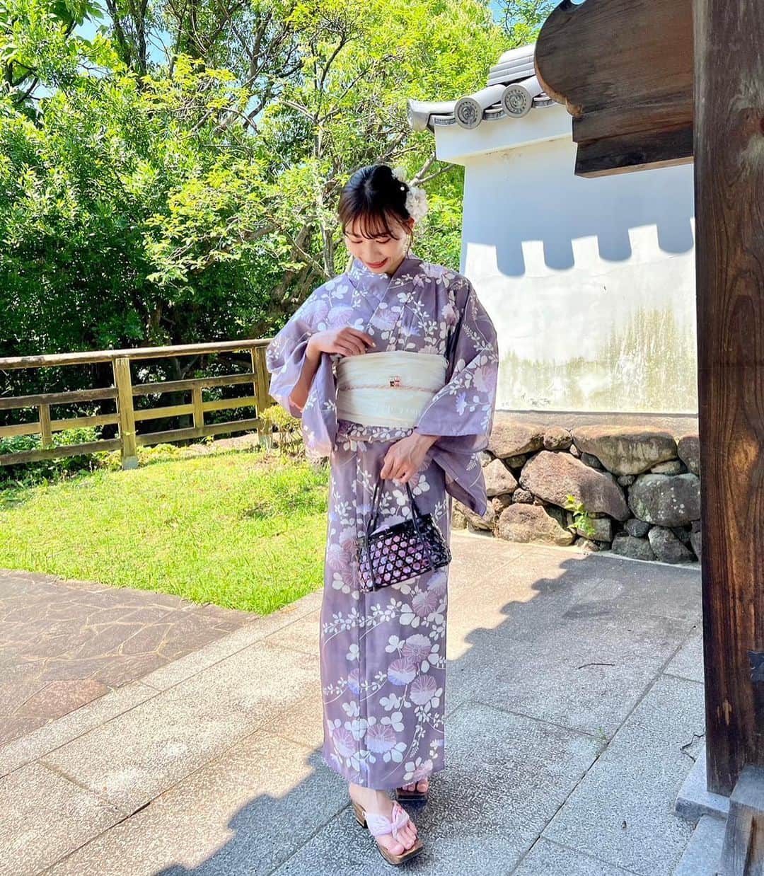 近藤美月のインスタグラム：「今年着る ゆかたを、 イオン様より提供していただきました🎀 ⁡ 淡色で柔らかいカラーや柄も 繊細なレースも🐏🫧 全てが可愛すぎる🎀 ⁡ 帯が しわへこ帯になってるのが すごく今年っぽくてお気に入り🩶 ⁡ 他にも今流行りのカラーが 沢山あったので、 みんなぜひチェックしてみてね♡ ⁡ 今年の夏祭りがもう楽しみすぎる😭💕 ⁡ ⁡ ⁡ ⁡ ⁡ ⁡ #PR #ad #イオンゆかた2023 #イオン浴衣 #ゆかた #浴衣 #yukata #くすみカラー #浴衣ヘア #浴衣メイク #浴衣コーデ #浴衣ヘアアレンジ #yukata #2023浴衣 #浴衣2023 #トレンド浴衣」