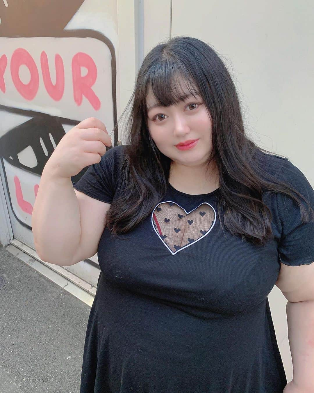 えみっくすのインスタグラム：「暑すぎるので締め付けのない楽な服でデザインがかわいいの、たすかる😺  【商品ID】 onepiece：12547934 4XL socks：5350767 shoes：11222716 CN38  【クーポンコード】 emix  6/30まで、 お買い上げ金額1～5,999円までは15%OFF、6000円以上は20%OFFになります❕❕  @shein_japan  @sheinofficial  @sheincurve   H155/W105/B125/W105/H115  👗 .｡ _________________________ ｡. 👗   　えみっくすの日々のコーディネートを ︎︎ 　　　▶️ #えみっくすコーデ ◀️  　　　でまとめています⸜(*⃙⃘'ᵕ'*⃙⃘)⸝⋆*   　コーデを参考にしてくれたらぜひ  　ハッシュタグをつけて投稿してね📷✨  👗 .｡ _________________________ ｡. 👗  #SHEINforALL  #shein #sheinofficial #shein購入品 #sheinコーデ #sheincurve  #ぽっちゃりコーデ  #ぽっちゃり女子  #ぽっちゃり  #ぽっちゃりファッション  #ぽっちゃりさんと繋がりたい  #ぽっちゃり大人女子  #ぽっちゃりモデル  #ぽっちゃり女子と繋がりたい  #ぽっちゃりコーディネート  #プラスサイズ  #プラスサイズコーデ  #プラスサイズファッション  #プラスサイズモデル  #plussize  #plussizefashion  #plussizemodel #curvy  #chubby  #curvyfashion  #ミスiD2022 #みけぽ  #ミケぽちゃ  #中目黒」