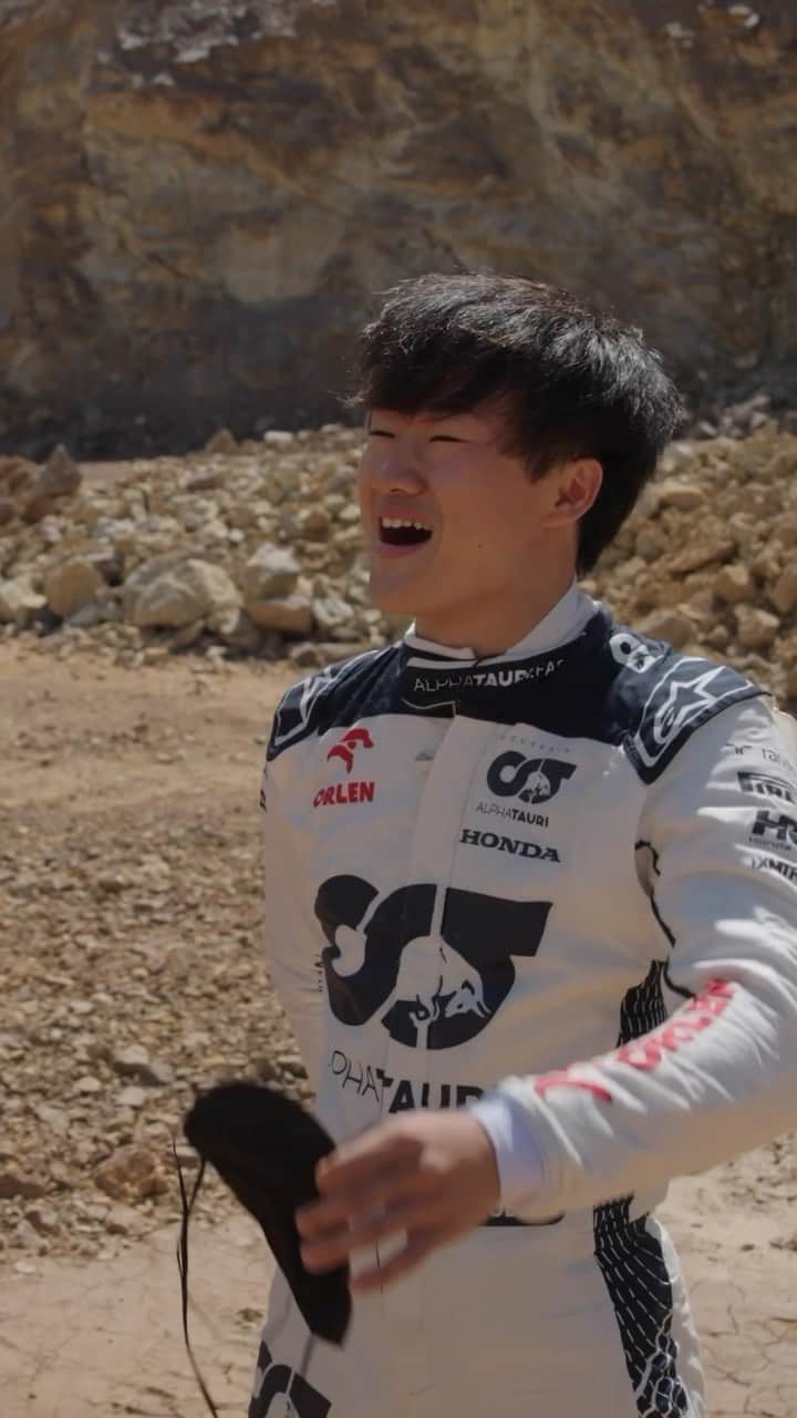 のインスタグラム：「巨大トラックの乗り心地は...？🤩 @yukitsunoda0511   #レッドブル #翼をさずける #F1 #F1jp #モータースポーツ #角田裕毅」