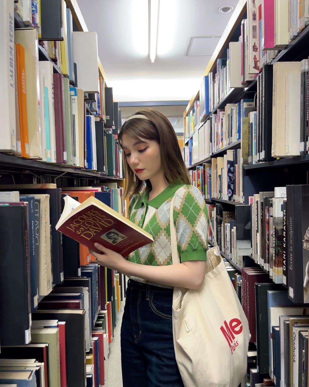 東海林クレア（くれたん）のインスタグラム：「bookworm💚」
