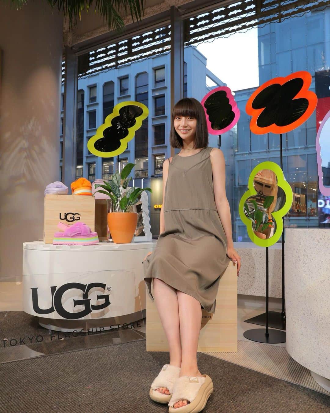 荻野由佳さんのインスタグラム写真 - (荻野由佳Instagram)「UGG TOKYO FLAGSHIP STORE OPENING RECEPTION PARTYに参加させて いただきました 国内最大級のお店ということで 種類が豊富でとっても可愛かったです🤍¨̮  #ugg #ugg原宿 @uggjapan」6月29日 20時18分 - ogiyuka_ippaiwarae216