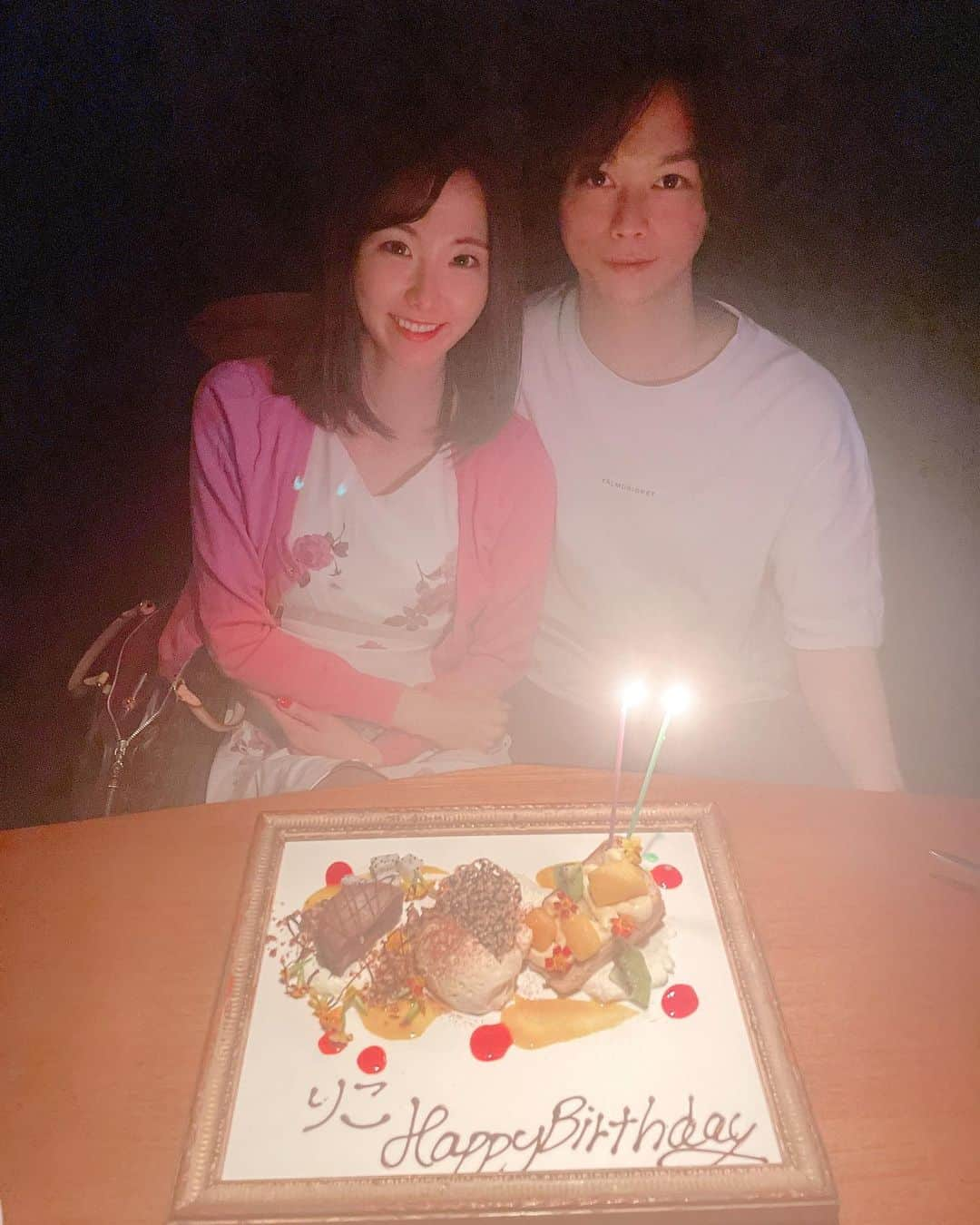 湊月莉子のインスタグラム：「いけめんがお誕生日祝いしてくれた🍋💡男の子とご飯行ったら一銭も出したくない😇#いけめん #誕生日祝い #新宿lime #水槽レストラン #水槽のあるお店 #新宿ディナー #新宿 #happybirthday #歌舞伎町 #新宿三丁目 #東新宿 #美男美女 #美男美女と繋がりたい #モデル #青いお酒 #青いシャンパン #泡 #シャンパン好き」