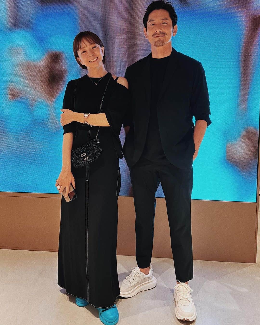 EMIのインスタグラム：「⭐︎ 2023年7月1日にアジア初となる旗艦店 「UGG TOKYO FLAGSHIP STORE」が原宿にオープン✨ PRE-OPENING EVENTに行ってきました❗️ カラフルでポップな物からシンプルでかっこいい物 リゾート感ある物などなど… 店内見てるだけで楽しくなっちゃいました〜☺️ キッズも激かわで娘もお気に入り探してましたよ♡ 家族でお買い物出来て嬉しいね❤️ @uggjapan  #UGG原宿 #UGG」