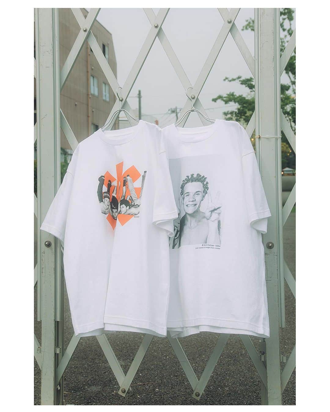 のインスタグラム：「夏と白TEE。　SUMMER,23   -------------   夏が待ち遠しくなる ジャーナルスタンダードでしか買えない スペシャルなTEEシャツを厳選！    ・Red Hot Chili Peppers × IMAGE CLUB LIMITED × JOURNAL STANDARD №23071600997010 ￥8,250税込  7月下旬発売予定 ※現在予約受付中！！     ・[BROTHER MERLE]Visual Junk TEE   №23071600937010   ￥7,480税込 ※今週店頭発売！      -----------   #2023SS #journalstandard #baycrews #fashion #journalstandardmens #journalstandardladies#ジャーナルスタンダード」