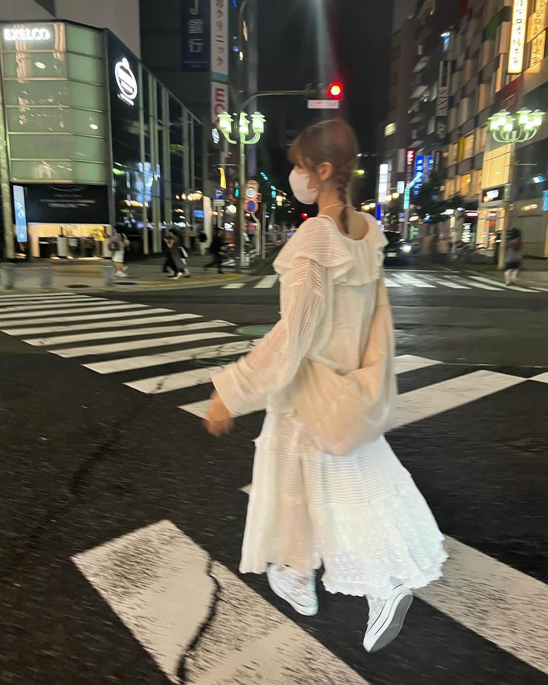 のインスタグラム：「． ． ． 最近は新公演のレッスンばかりで レッスン着ばかりしか着てなかったので この日は久しぶりに洋服を着ることを楽しんだ日でした✌🏻🤍 ． ． ． ．  #fashion  #fashionstyle  #ホワイトコーデ  #merryjenny  #converse」
