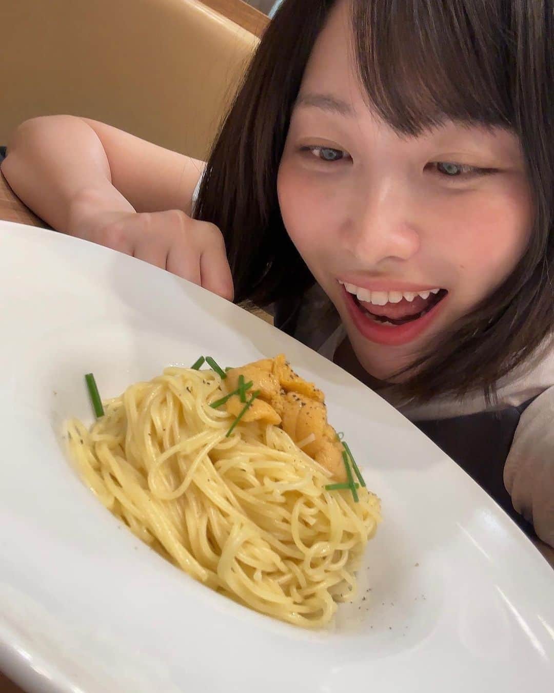 春原未来さんのインスタグラム写真 - (春原未来Instagram)「北海道の塩水ウニを使った贅沢スパゲティ😋✨️ 私が食べた日は,羅臼産のもの◎  ちゃんと塩水ウニだよ！！！しかも麺をちゃんとしっかり冷やしてくれていて,最後まで良い状態で食べられるのが最高😭✨️  スパゲティについてる下味も美味しくて,食材だけに頼る料理じゃないのがいい👏🏻✨️ 累計27万食突破だけあるわあ😳ミアボッカのこだわりを感じました！  乾麺の状態で80gって言ってたけど,めっちゃボリューミー！ウニスパだけでおなかいっぱい！ 【夏期限定】だからお早めに！！旬のウニ,美味しいよー😊🧡  ちなみにいま,キャンペーン期間中(～2023年08月16日まで)で,スパークリングワイン含む1ドリンクがもらえちゃう🙌💓  🟩参加方法 1⃣ @miabocca officialをフォロー 2⃣ウニスパの写真を撮影し投稿（指定#/#ウニスパ #ミアボッカ)  🟩プレゼント受け取り方法 Instagramにて〈ウニスパの投稿orストーリー投稿画面〉をスタッフに提示したら1ドリンクプレゼント。 (当日ご注文いただけない場合はドリンクチケットをお渡し可)  #pr #インフルエンサーワークス #ウニスパ #ミアボッカ #塩水ウニ #夏期限定 #新宿ランチ #新宿ディナー #新宿高島屋」6月29日 20時36分 - sunohara_miki