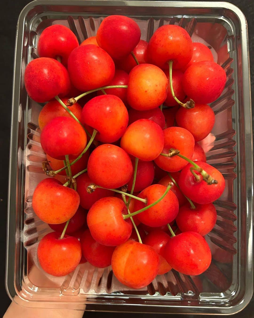 中岡由佳さんのインスタグラム写真 - (中岡由佳Instagram)「❇︎ 日本の美しきさくらんぼ🍒 #cherries #lovely #♥️」6月29日 20時47分 - yuka_nakaoka