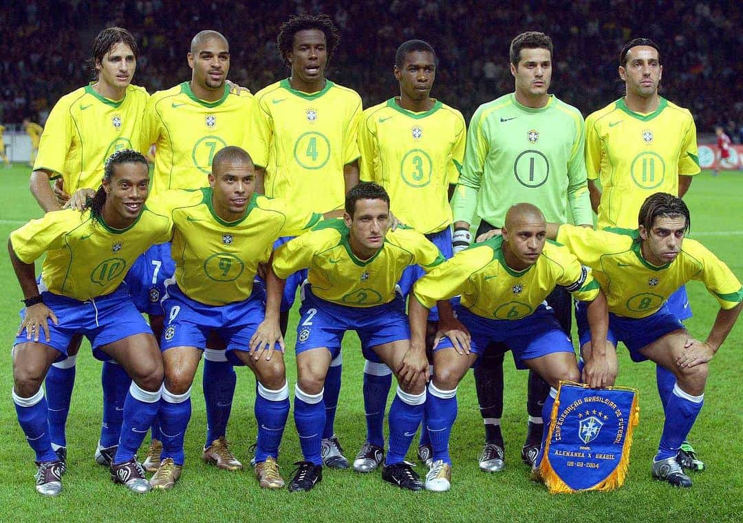 ジュリアーノ・ベレッチのインスタグラム：「#tbt Seleção Brasileira 2004. Edmilson, Adriano, Roque Jr, Juan, Julio Cesar e Edu; Juninho Pernambucano, Roberto Carlos, Belletti, Ronaldo e Ronaldinho Gaúcho. Técnico: Parreira  Alemanha 1 x 1 Brasil Berlim  Respeito. Orgulho. Honra.  #belletti #futebol #seleção #penta」