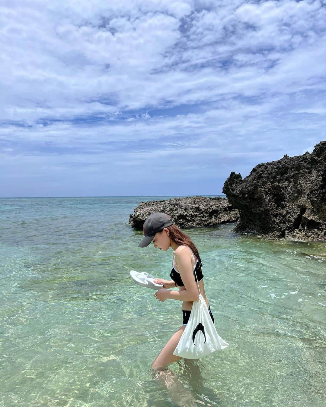 高田茉実さんのインスタグラム写真 - (高田茉実Instagram)「プライベートビーチ🐚が すばらしくてほぼプール♡  ずーといたかったなぁ(ここ行くまでは獣道)ㅋㅋㅋ」6月29日 20時53分 - __mamico