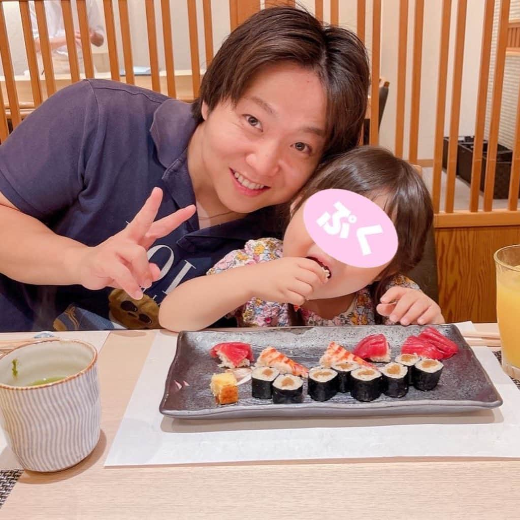 あつろーさんのインスタグラム写真 - (あつろーInstagram)「32歳になりました🎉 家族に沢山お祝いしてもらって とっても幸せな1日でした✨ 32歳の目標は体重-10kg🫡笑 頑張りまっす！！！！！ #幸せな誕生日」6月29日 20時54分 - atsu6u