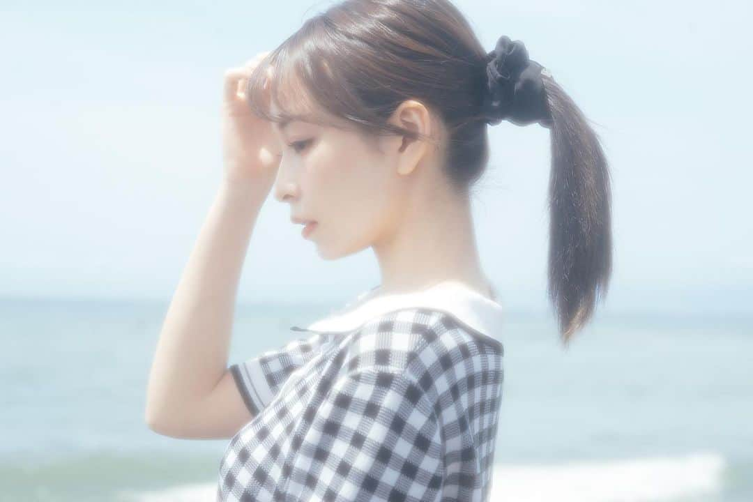 一ノ瀬みかのインスタグラム：「溶けた  #夏　#海　#ポートレート　#横顔」