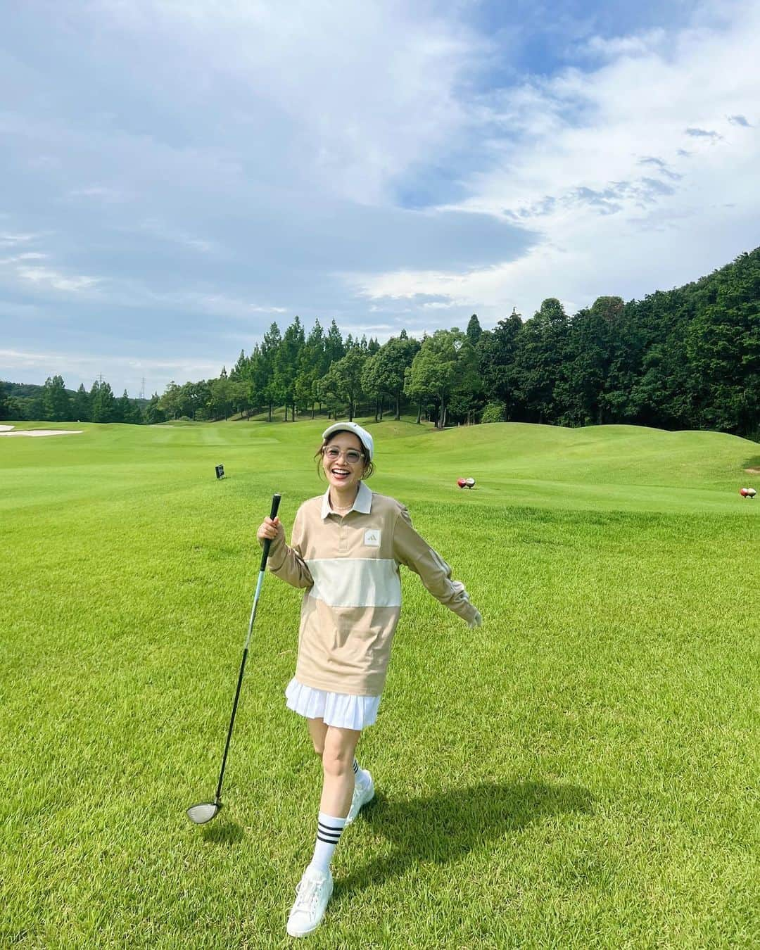 猪鼻ちひろさんのインスタグラム写真 - (猪鼻ちひろInstagram)「⛳️🏌️‍♀️ ２回目のゴルフは大大大爆笑でした #成長←  1回目も2回目も@aya_dream04 と😂 私のゴルフ歴史はきっと Ayaちゃんと共に歩むのでしょう…  いつも車の中からずーーーっとたのしくて、 いろんな話してくれるから 私も心をパカーンと全開になれて ゲラゲラ笑ってるうちに到着する。  いつもありがとう〜！(関西弁うつるで) またすぐにね😘🤍  #ゴルフウェア は全身 #adidasgolf ⛳️ #次は⚽️かなぁ #ちひろの運動 #ちひろのお洋服 #ゴルフコーデ」6月29日 21時07分 - inohanachihiro