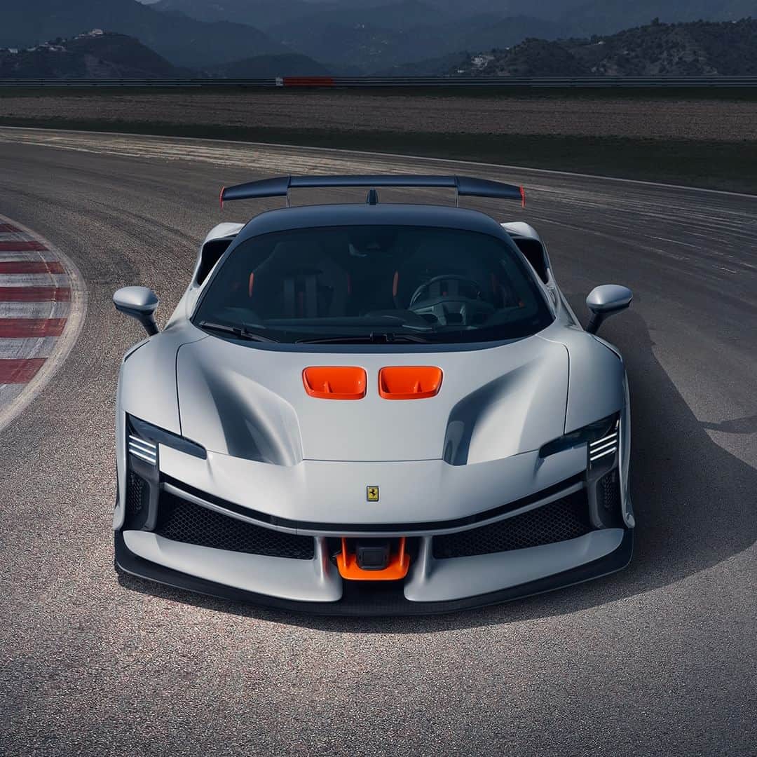 のインスタグラム：「新しい特別限定シリーズ #FerrariSF90XXStradale をご紹介。 このモデルは、プロダクションモデルのパフォーマンスを新たな極限へ押し上げるために開発された、究極かつ最新の特別仕様車。 発見せよ、その独自性の真髄を。  #Ferrari #フェラーリ #FerrariSF90XXStradale #SF90XXStradale #FerrariMagazine #LuxuryLifestyle #LuxuryCars #CarLifestyle #Ferraristi #ラグジュアリーカー #新車発表」