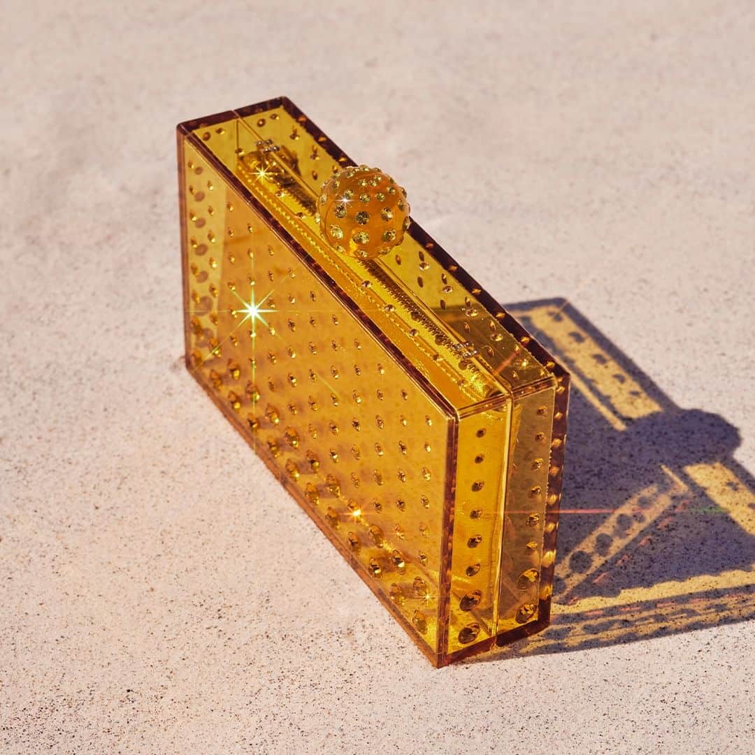 Aquazzuraのインスタグラム：「The best Clutch for your summer parties is here: Tequila Clutch in golden Tuscan sun!   #AQUAZZURA #AQUAZZURABags」