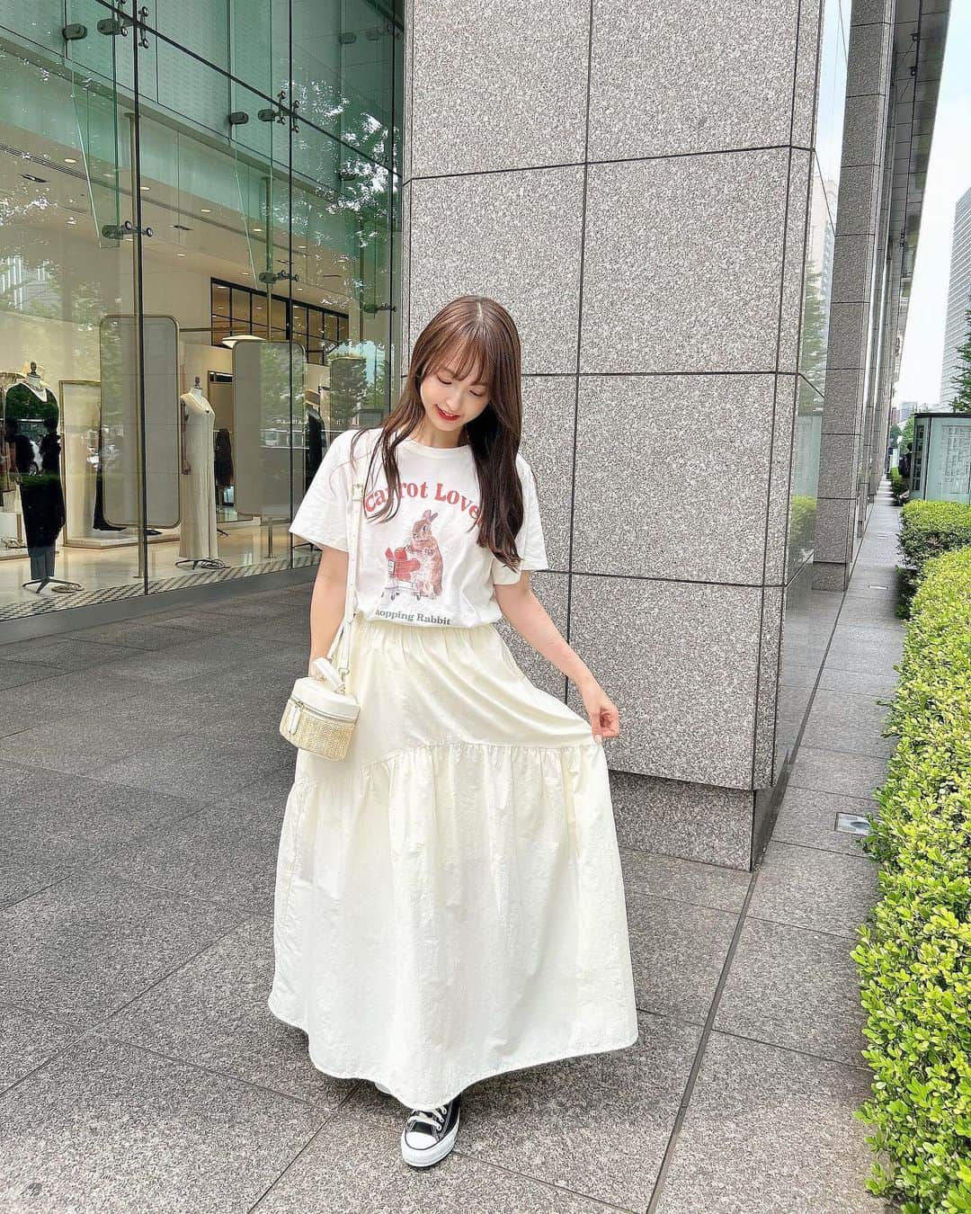 あかねぴのインスタグラム：「. ⁡ 東京駅でパンケーキ食べた日🥞🧈 ⁡ 夏はTシャツにスカート合わせが多いかも🌼 アニマルプリントがお気に入り🐇♡ ⁡ ボリュームたっぷりのスカートは @wego_webstore  ⁡ ⁡ #ootd #code #wego #pr #フレアスカート #夏コーデ #カフェコーデ #Tシャツ #アニマルプリント」
