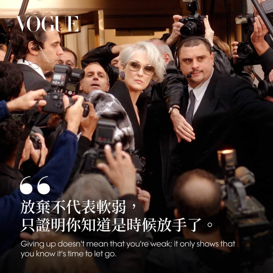 Vogue Taiwan Officialさんのインスタグラム写真 - (Vogue Taiwan OfficialInstagram)「#Vogue電影 《穿著PRADA的惡魔》2006 年上映至今將邁入 17 年！由梅莉史翠普、安海瑟薇和艾蜜莉布朗分別飾演主要角色，三位相互飆戲的畫面、片中觸動人心的台詞，時至今日，依舊是影迷心中的經典，且不論重播幾次、進入哪個人生階段，每次觀看都將帶來不一樣的啟發，讓我們一起回顧這部電影的經典名言，相信又會是截然不同的體悟！  #穿著PRADA的惡魔 #電影金句 #thedevilwearsprada」6月29日 21時01分 - voguetaiwan