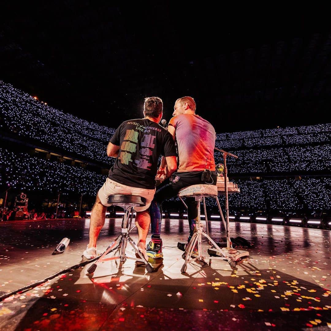 Coldplayのインスタグラム：「Show #94, Milan, Italy  📷 @annaleemedia  #ColdplayMilan #Coldplay #MusicOfTheSpheresWorldTour」