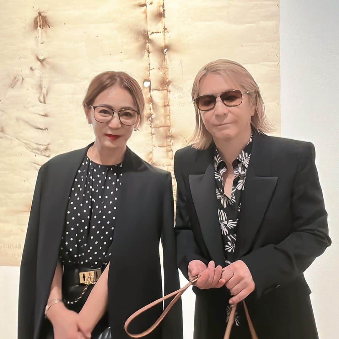 Numero TOKYOさんのインスタグラム写真 - (Numero TOKYOInstagram)「国立新美術館とサンローランが共催！  2023年6月29日（木）から8月21日（月）まで、東京・国立新美術館とサンローランが、蔡國強（ツァイ・グオチャン／さい・こっきょう）の大規模個展「蔡國強　宇宙遊 ―〈原初火球〉から始まる」を開催。日本国内では8年ぶりとなる個展となり、日本初公開の新作を含む約50件が展示される。  オープニングパーティの会場では山崎賢人、冨永愛、栁俊太郎、shuzoらをキャッチ！  蔡國強　宇宙遊 ―〈原初火球〉から始まる 期間／2023年6月29日（木）〜8月21日（月）　 開館時間／10:00～18:00　 会場／国立新美術館　企画展示室1E 住所／東京都港区六本木7－22－2 観覧料／当日 ￥1,500（一般）、￥1,000（大学生）  #numerotokyo #magazine #mode #fashion #art #culture #beauty #lifestyle #people #photo #tokyo #山崎賢人 #冨永愛 #栁俊太郎 #shuzo #kiko #蔡國強 #田中杏子 #小室哲哉」6月29日 21時14分 - numerotokyo
