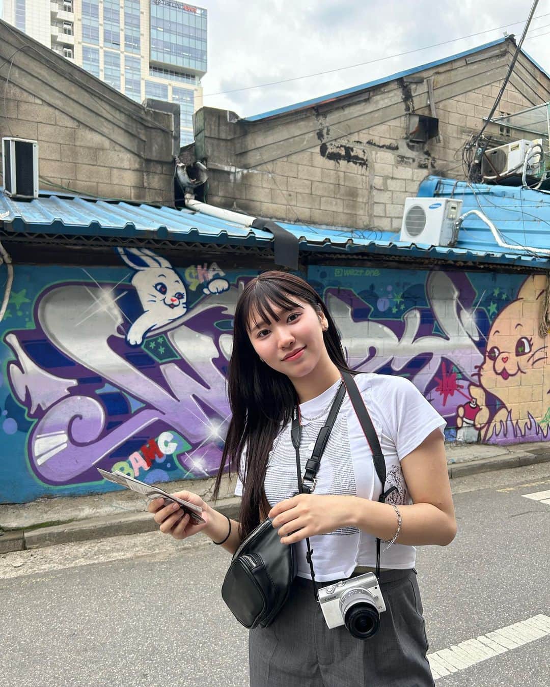 RIiNAさんのインスタグラム写真 - (RIiNAInstagram)「🤍🩵💙💜🩷  ソンスにあった壁が可愛かった🐰  #성수동 #성수 #한국 #한국여행 #오오티디 #ㅇㅇㅌㄷ #패션」6月29日 21時24分 - riina_lam