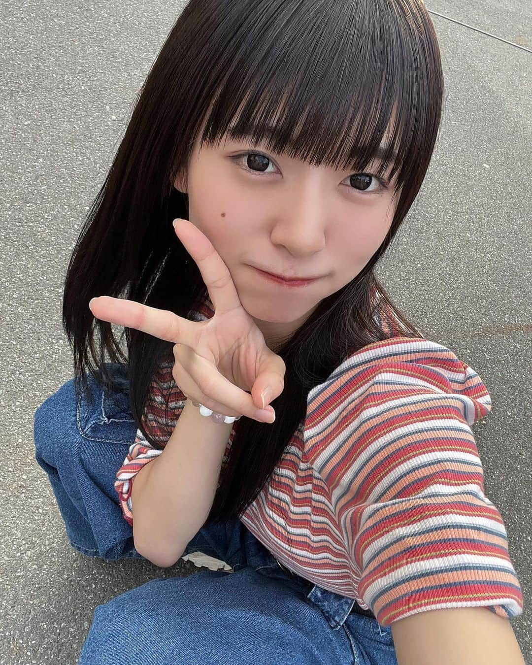 橋本美桜のインスタグラム：「珍しく今日の私を載せてみます  ⁡ ⁡ ⁡ ⁡ #アイドル #IDOL #偶像 #パッツン前髪 #ロングヘア  #黒髪 #黒髪ロング #黒髪ストレート #ストレートヘア #ナチュラルメイク #夏服 #私服 #自然光 #Bokanii #ootd」