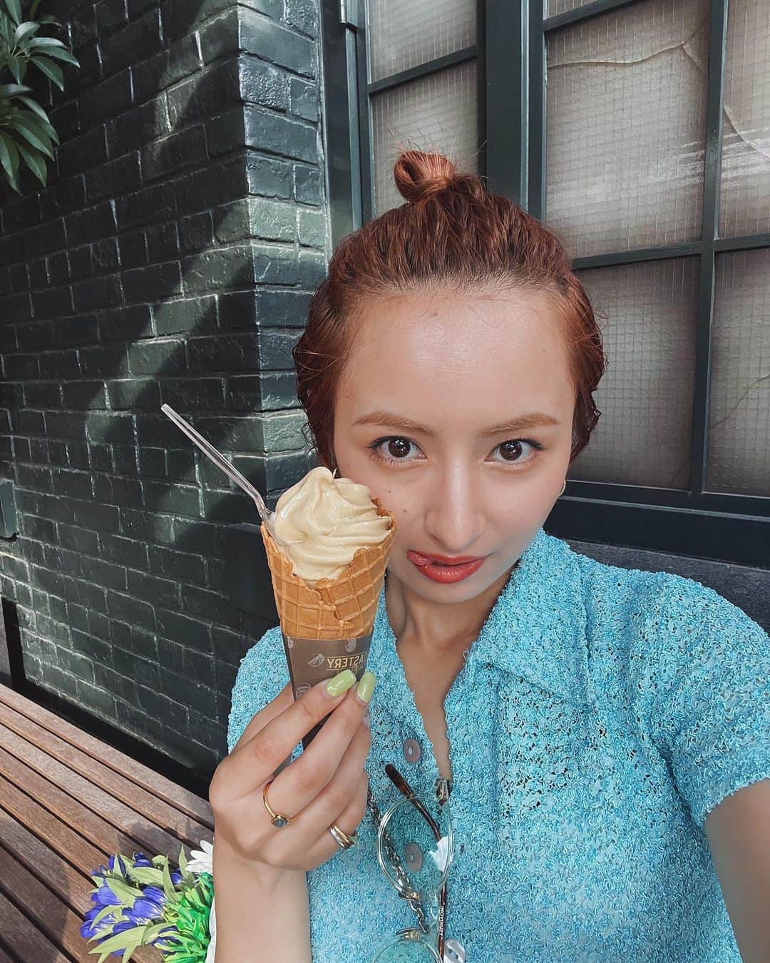 Julia Castroさんのインスタグラム写真 - (Julia CastroInstagram)「ice cream day🍦 . #icecream  #icecreamday #espressosoftcream  #summervibes  #summerishere  #アイス日和 #ソフトクリーム #夏日和 #夏色」6月29日 21時22分 - julia.c.0209