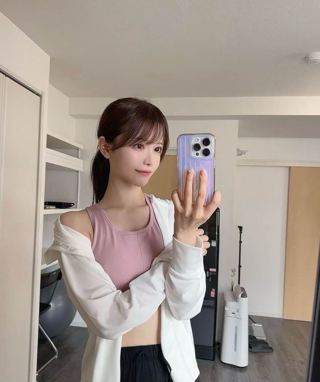 airiのインスタグラム：「． パーソナルトレーニングしてきた🏃‍♀️  カウンセリングから丁寧にしてもらって 姿勢の悩みとかも聞いてもらったよ🥺  最近また太り気味なのでがんばります❤️‍🔥 @aglaia_personalgym」