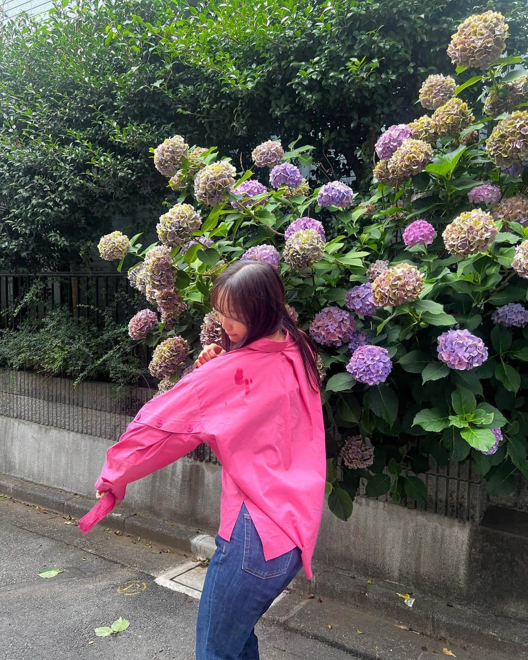 花影香音さんのインスタグラム写真 - (花影香音Instagram)「最後の写真😂😂  このピンクシャツお気に入り🩷  #snidel #ピンクシャツ  #ファッション」6月29日 21時29分 - canon_0410