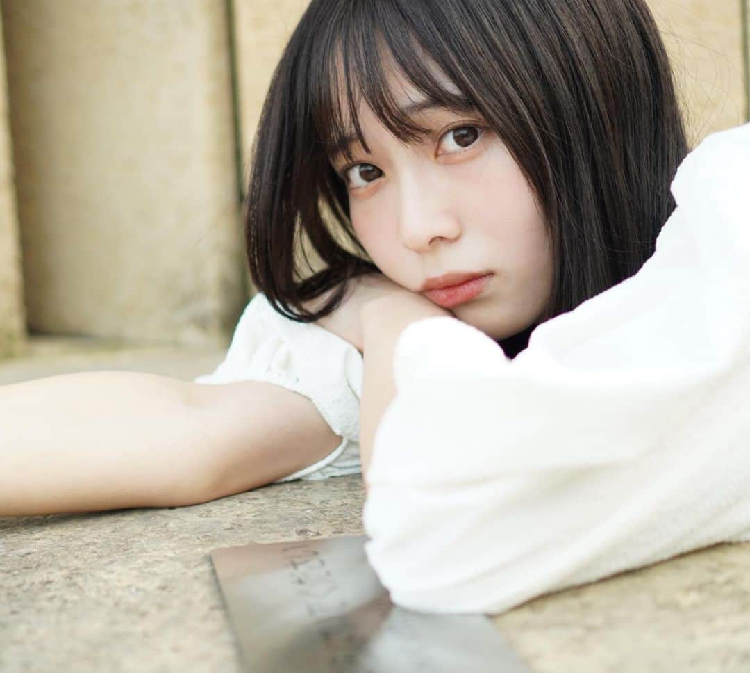 金山奈々絵のインスタグラム：「こないだ一眼で撮ってもらったよう 夏だね〜最近あっっっったかいから、色々やる気なくなっちゃう時もあるかもだけど、応援してますっ 外でお仕事とかスポーツしてるみんな、本当気をつけてね😭7月も頑張ろうー！」