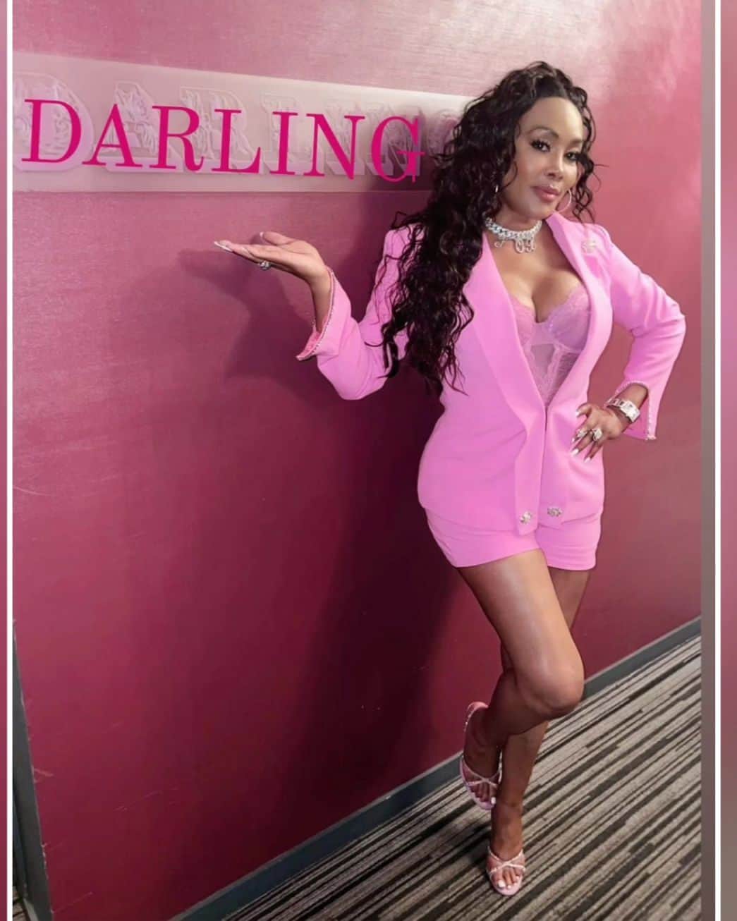 ヴィヴィカ・A・フォックスのインスタグラム：「GM Darlings! Day #1 NY press day SLAY 4 my NEW show "The Interrogation Room Hosted by Vivica A Fox" streaming this Sat July 1st! Much LUV to @dejavuspeaks @siriusfmradio & the FAB @parklanenewyork 4 my accommodations! Rocking @bellofcalifornia short suit @louboutinworld shoes Thankx @lailasaghian @retrofete jumpsuit @candyicejewelry Makeup @laniecekingmua Hair @_esbi3 Pix @abjcoleman #LifeIsGood #GodIsGood #Blessed #Respect #GurlPower #VivicaFoxHair #TeamVivica #TeamFox #MyGrindDontStop #LegitimateCareers #BossMoves #LoveWins #Host #ClassicBadChick 🔥🖤💖👸🏽🤑🔥」
