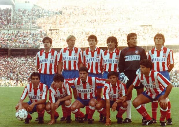 アトレティコ・マドリードのインスタグラム：「📚 𝗛𝗜𝗦𝗧𝗢𝗥𝗜𝗔 🔴⚪  ⏪ Tal día como hoy, en 1️⃣9️⃣9️⃣1️⃣, ganamos nuestra séptima Copa tras derrotar por 1-0 al Mallorca en la final del torneo, gracias a un gol de Alfredo Santaelena 🏆」