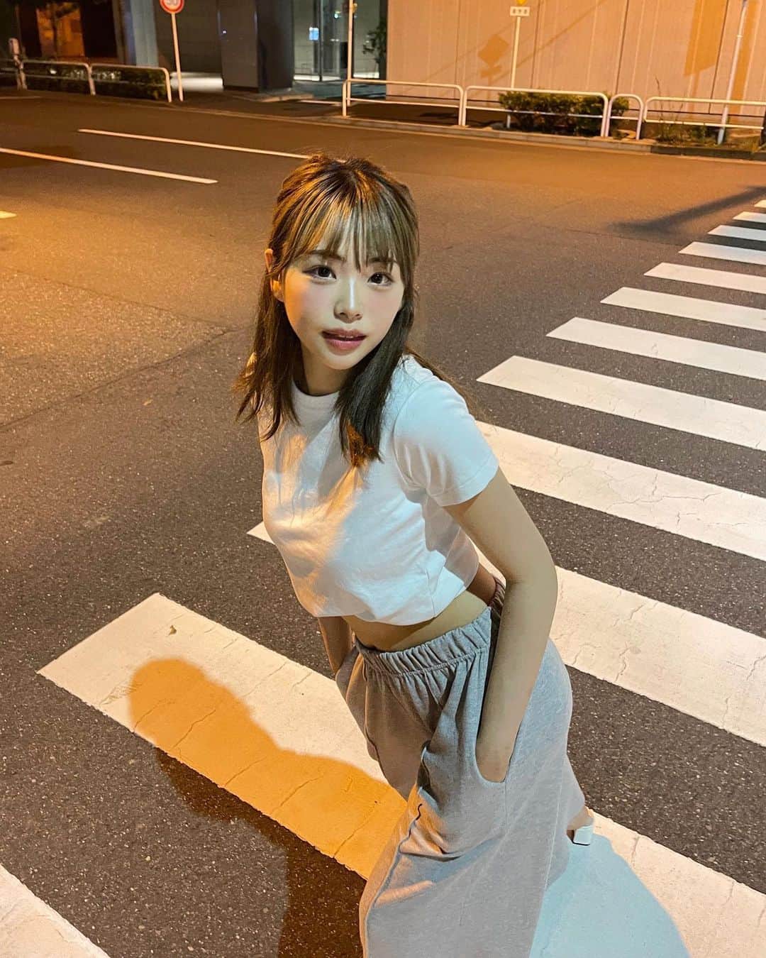 麻生果恩のインスタグラム：「めっちゃ深夜😗 夜のお散歩好き？」