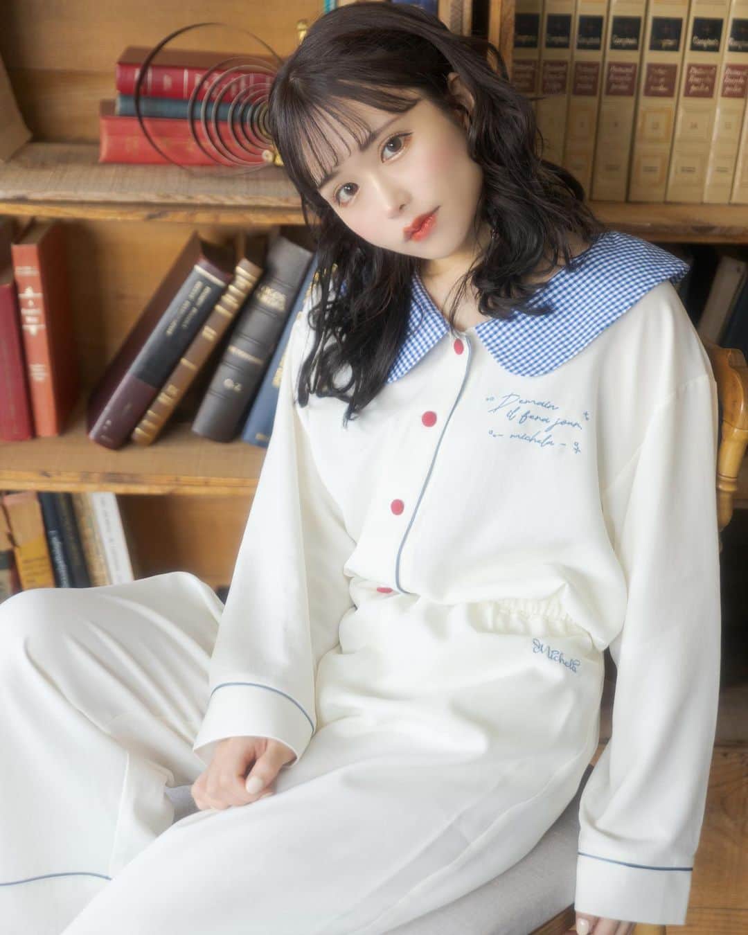 日向すずのインスタグラム：「@michela___official の3rd collectionがオンラインストアにて公開されました🪽🫧  そして、明日6/30 20:00〜 オンライン先行販売&インスタライブを行います🪽  オンライン先行販売でご購入の方には特別ブロマイドがつきます🤍  POPUP EVENTは西武池袋本店3Fにて 開催されます！詳細は @michela___official のインスタのフィードに載っているので是非ご確認下さい！  特典のカタログやパジャマオフ会についても @michela___official のインスタフィードからご確認ください◎  みんなに会えるの楽しみにしてます🫧🫧」
