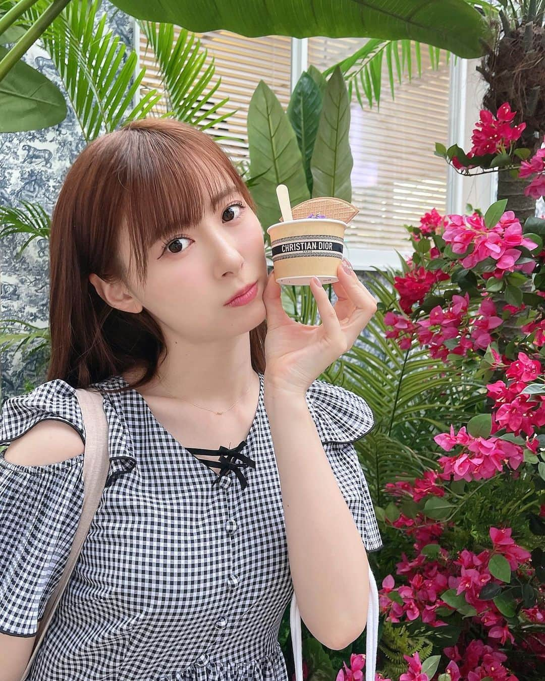 生田衣梨奈のインスタグラム：「Diorのアイスが食べたくて予約して行っちゃった♡ ⁡ 急なのに石森虹花ちゃんがついてきてくれる 優しさ見せつけてきた！笑笑 ⁡ #morningmusume23 #モーニング娘23#helloproject #えりぽんかわいい #生田衣梨奈のVSゴルフ5  #ELEYVSGOLF #生田衣梨奈 #ootd #l4l #love #ig_japan #Followme #ゴルフ #GOLF #ゴルフ女子 #Dior #Diorbeauty #コスメ #POPUP #diorアイス #表参道 #表参道カフェ」