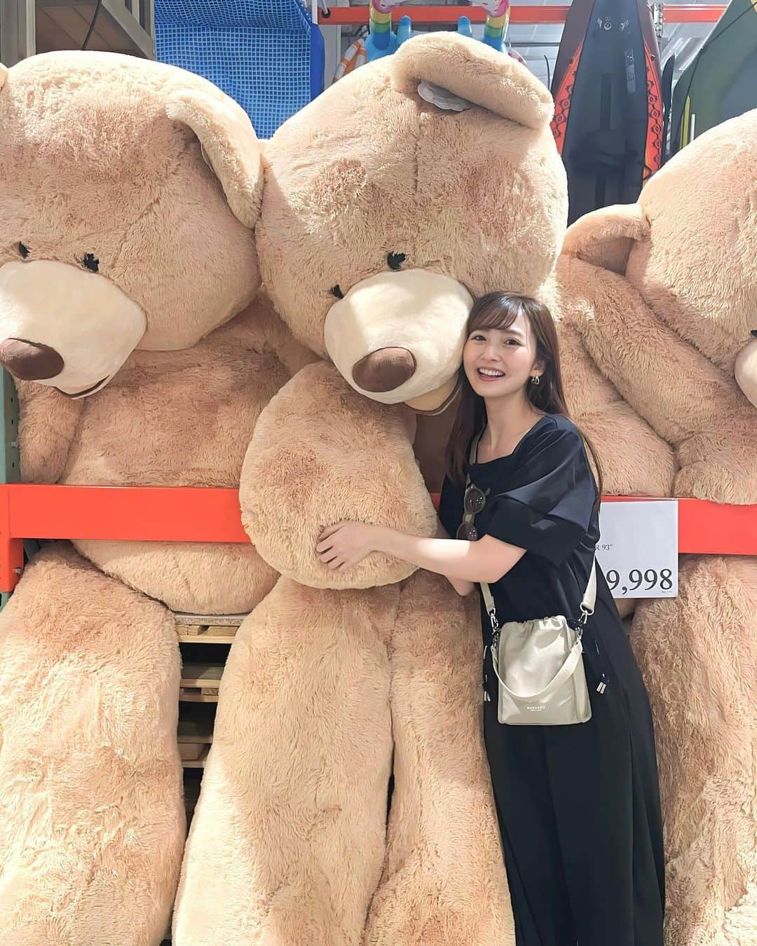 西村笑花さんのインスタグラム写真 - (西村笑花Instagram)「♡ ・ ・ @costco 🧸🍒  アメリカンチェリーのソフトクリーム おいしかった😋♡ いつもおすすめとかを写真撮ってみようとおもうけど お買い物が必死で写真忘れちゃう😂  @emmi.jp の展示会で買った 楽ちんロンパース着たよ〜！！♡ またちゃんと写真撮ろうっと🤳✨」6月29日 21時46分 - emika_nishimura