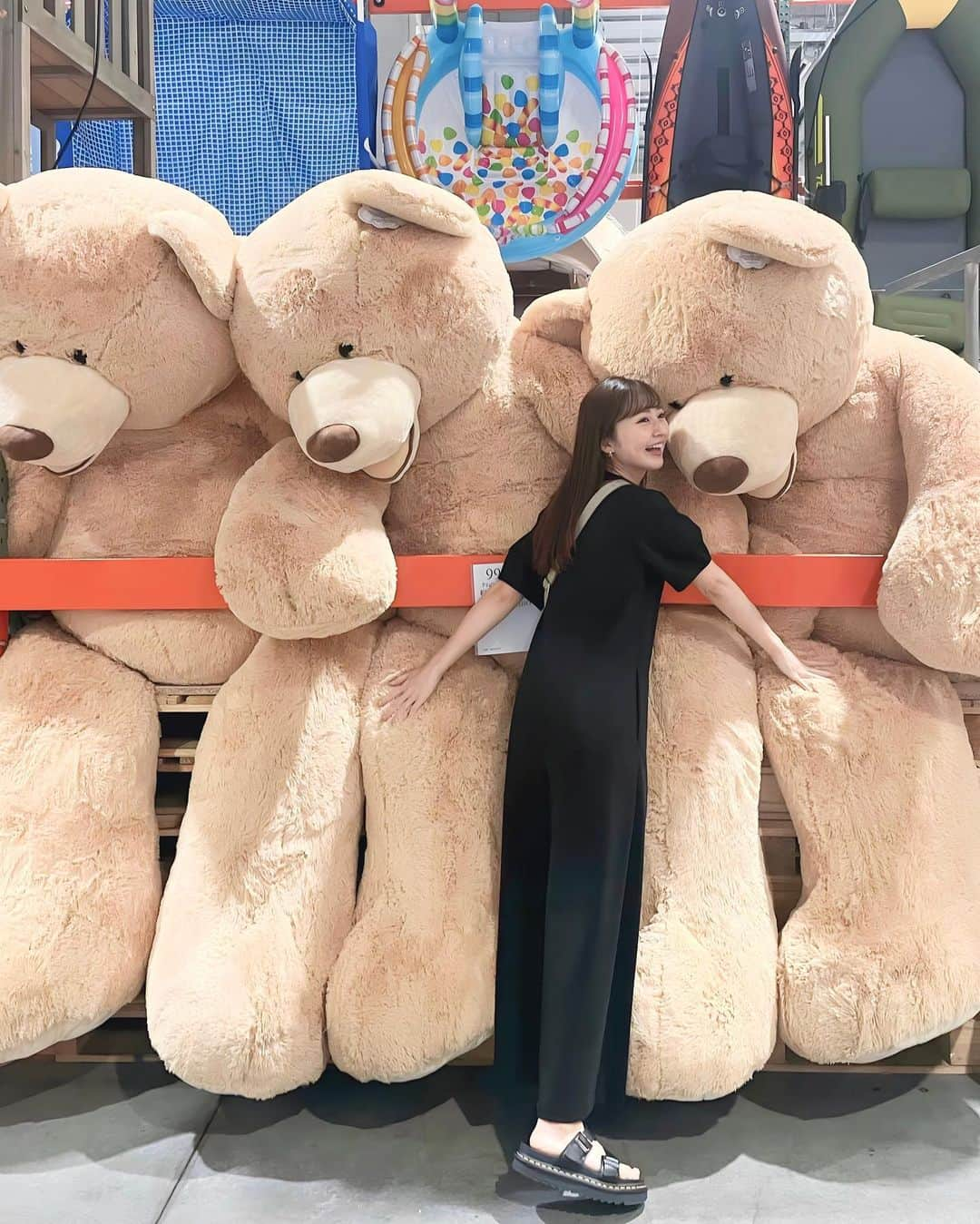 西村笑花さんのインスタグラム写真 - (西村笑花Instagram)「♡ ・ ・ @costco 🧸🍒  アメリカンチェリーのソフトクリーム おいしかった😋♡ いつもおすすめとかを写真撮ってみようとおもうけど お買い物が必死で写真忘れちゃう😂  @emmi.jp の展示会で買った 楽ちんロンパース着たよ〜！！♡ またちゃんと写真撮ろうっと🤳✨」6月29日 21時46分 - emika_nishimura