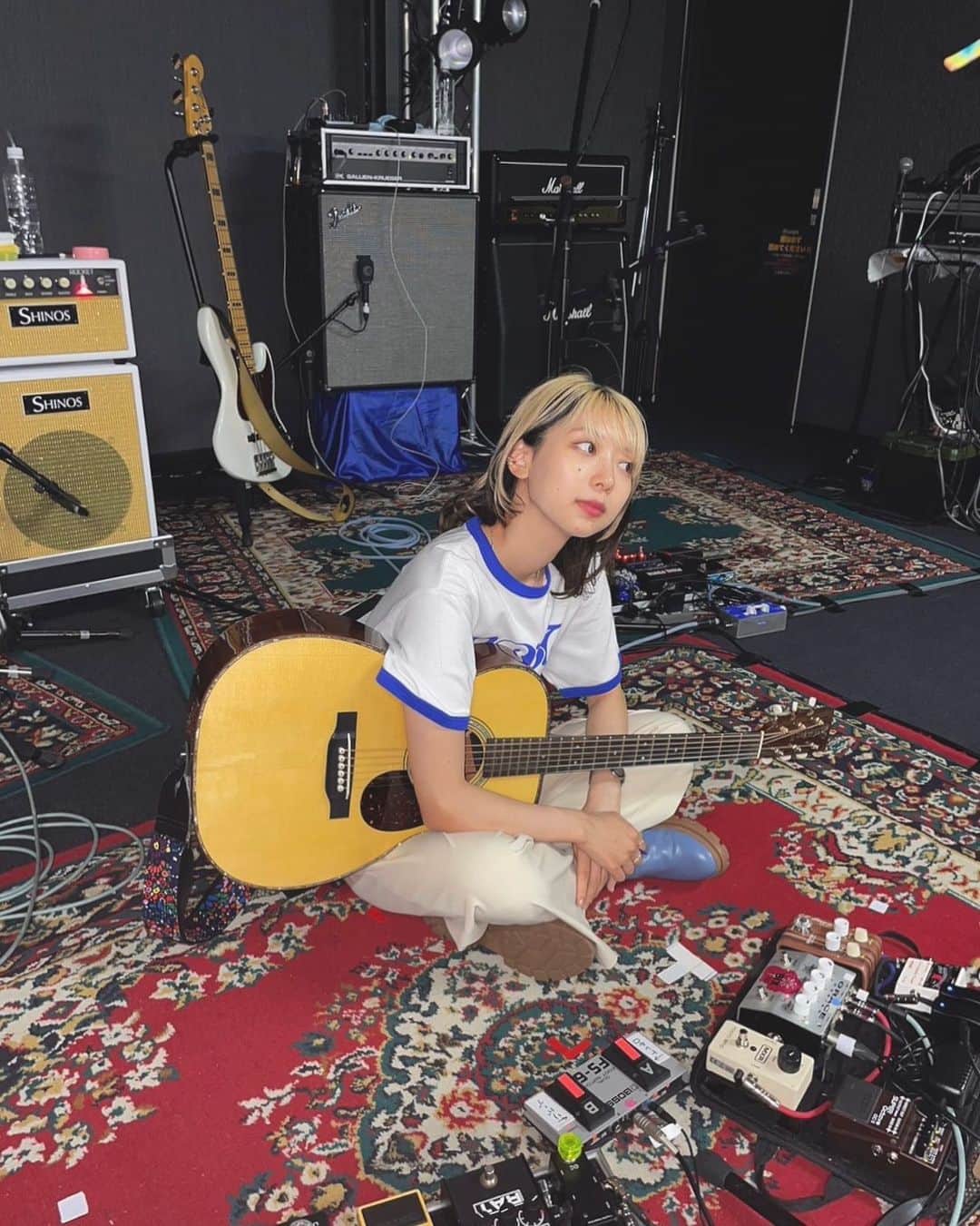 竹内アンナのインスタグラム：「明後日のほう」