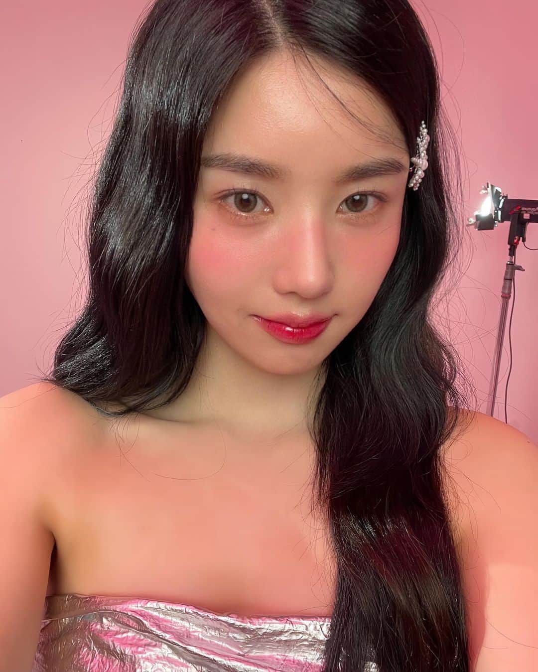 クォン・ウンビのインスタグラム：「my favorite picture from her recent ig’s post 💗   #KWONEUNBI #권은비  #ウンビ ##權恩妃」