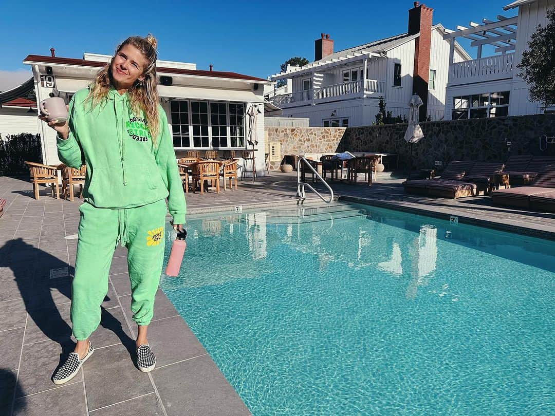 サラ・ライトさんのインスタグラム写真 - (サラ・ライトInstagram)「This sweatsuit!!!! @citizensofhumanity and @thehaasbrothers designed this amazing sweatsuit and capsule collection to support the @bobmarleyfoundation and their grass roots development program using football to empower girls around the world!! #citizensofhumanity and the Marley family teamed up to make this limited edition collection in support of The Jamaican National Women’s Football Team, affectionately referred to as The Reggae Girlz! Check it out tap the photo or my stories! The whole collection is linked in my bio」6月29日 21時58分 - swrightolsen