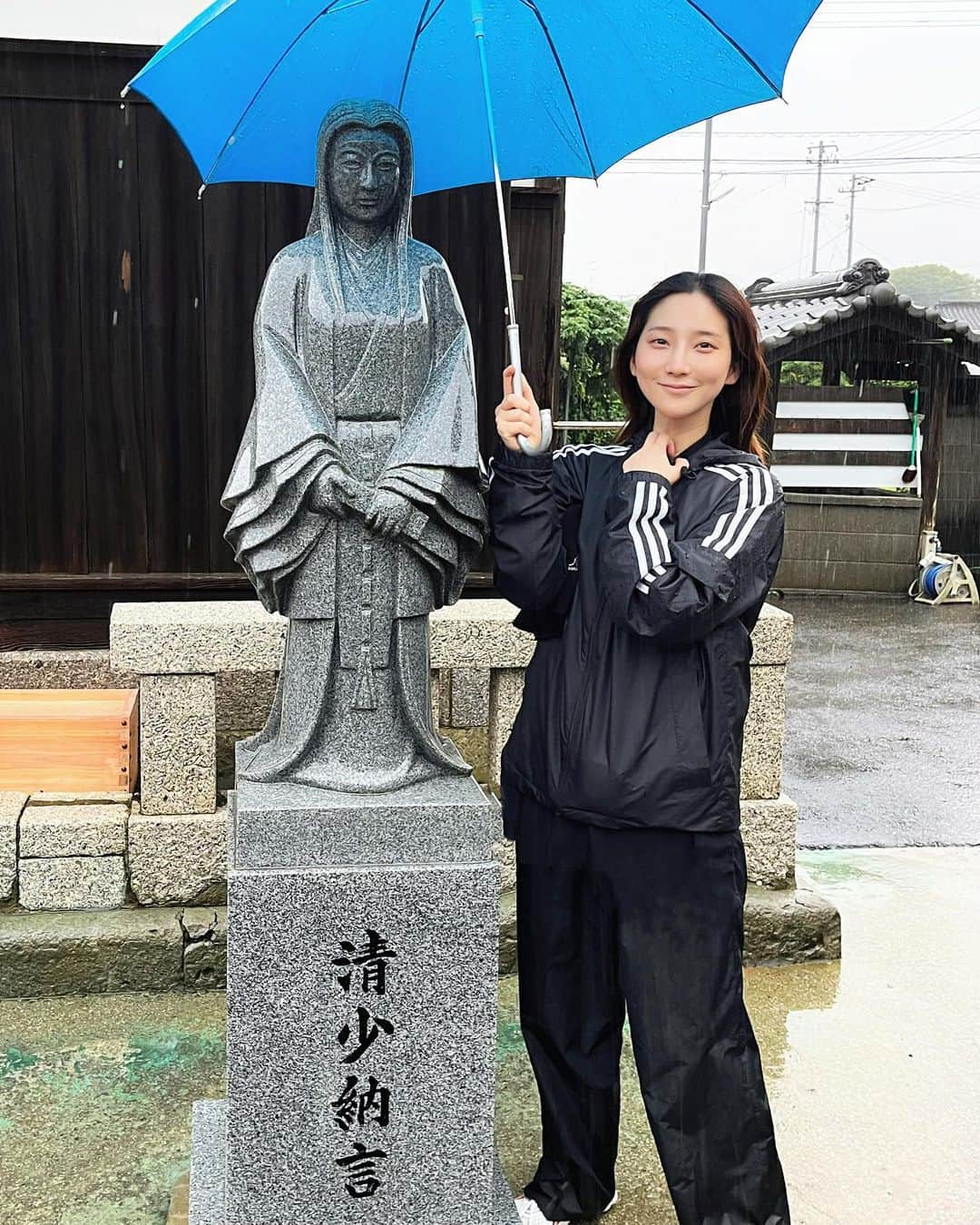 ファーストサマーウイカさんのインスタグラム写真 - (ファーストサマーウイカInstagram)「ご挨拶🤲🏻 大雨ですっぴんジャージですみません🙇🏻‍♀️  #光る君へ  #清少納言」6月30日 7時44分 - f_s_uika