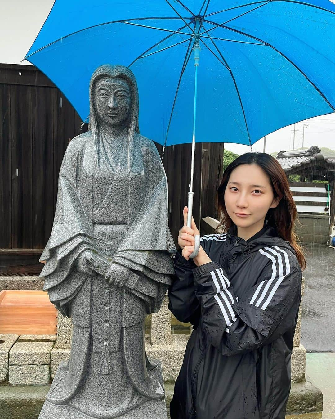 ファーストサマーウイカさんのインスタグラム写真 - (ファーストサマーウイカInstagram)「ご挨拶🤲🏻 大雨ですっぴんジャージですみません🙇🏻‍♀️  #光る君へ  #清少納言」6月30日 7時44分 - f_s_uika